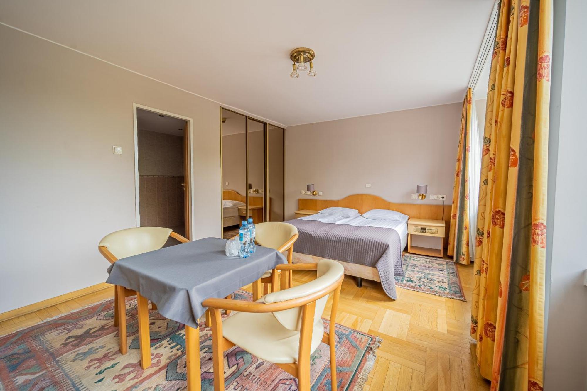 Hotel Mazowiecki Lodz Dış mekan fotoğraf
